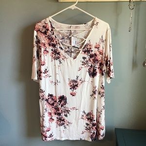Short sleeve floral top